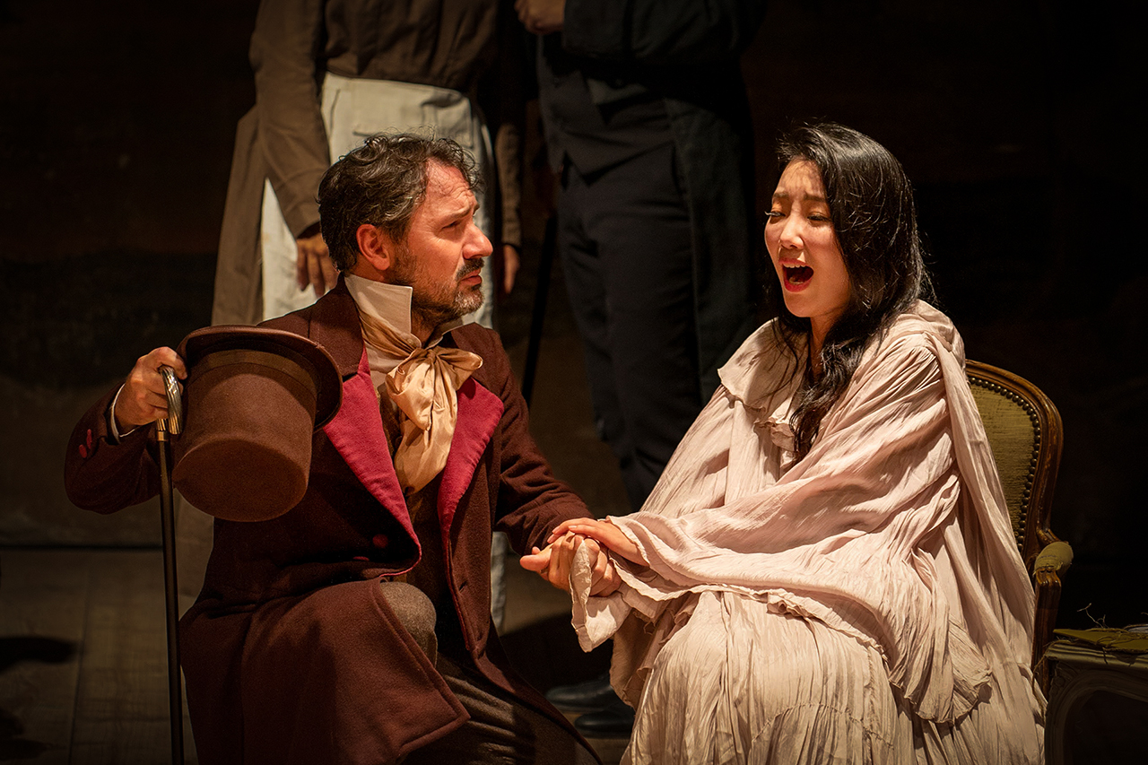 Scena dell'opera La Traviata - FuoriOpera